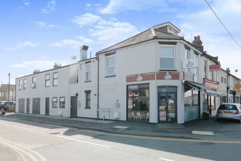 Mixed-use shop with two flats and garages for sale in Rochford Essex Photo 2