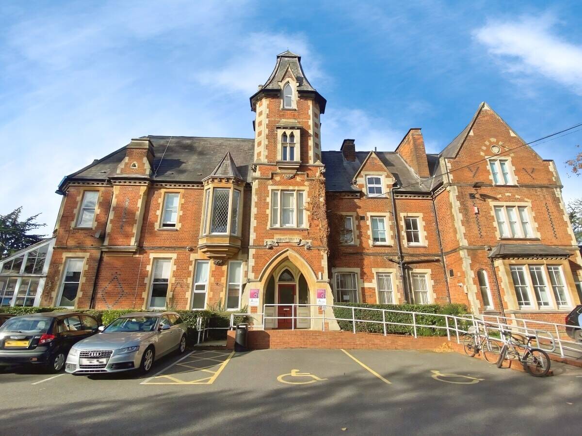Second-floor offices with parking and shared facilities in Earley, Reading for lease Photo 1