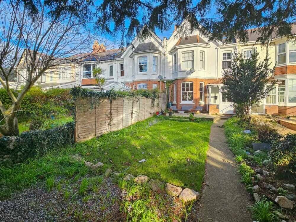 Modern 8-Bedroom Property for Sale in Torquay Devon with Ample Living Space and Garden Photo 1