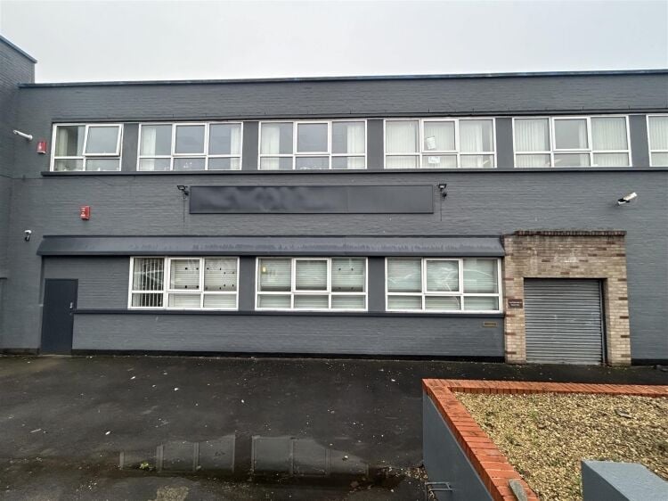 A ground floor office of approx 1,500 ft² with additional toilet facilities. the property benefits from allocated parking, security shutters, and Photo 1