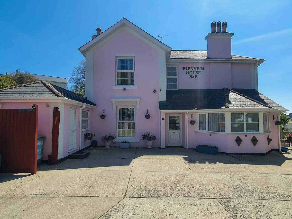 Guest House for Sale in Prime Torquay Devon with 5 Letting Rooms and Owner's Annex Photo 1