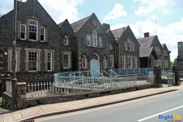 Grade II Listed Building in Gwynedd with Pre-Planning for Apartments Photo 1