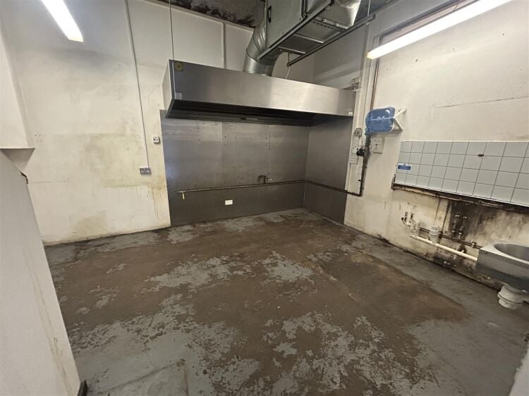 Restaurant premises of approximately 1,000 sq ft arranged over ground and first floors. the property benefits from commercial extraction and convenien Photo 1