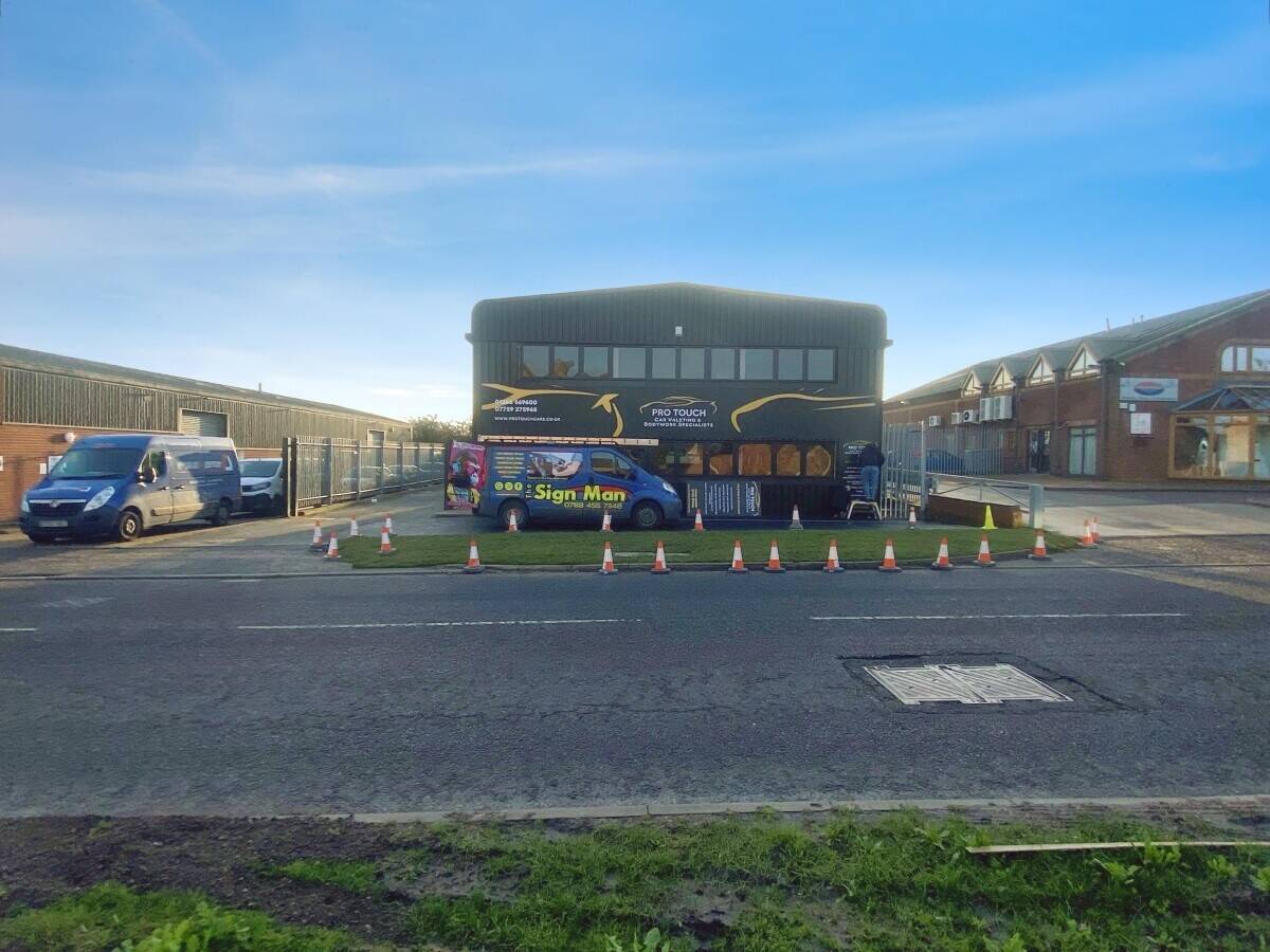 Modern Warehouse and Offices for Sale in Wickford Essex with Versatile Space Available Photo 1