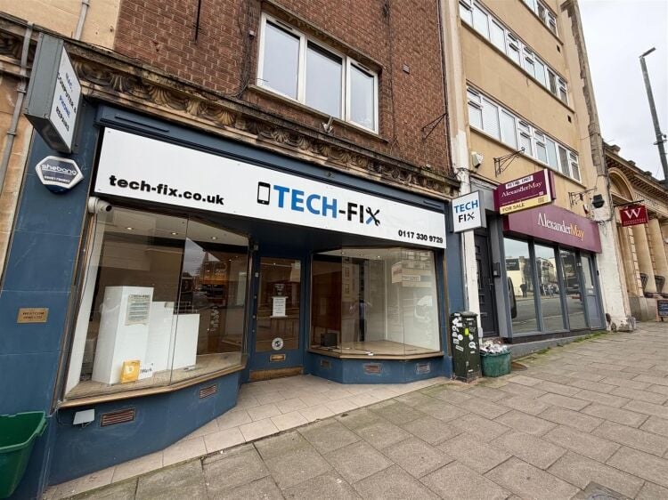 A well presented ground floor shop of approximately 500 ft² benefiting from a full width retail frontage and an internal security shutter. the un Photo 1