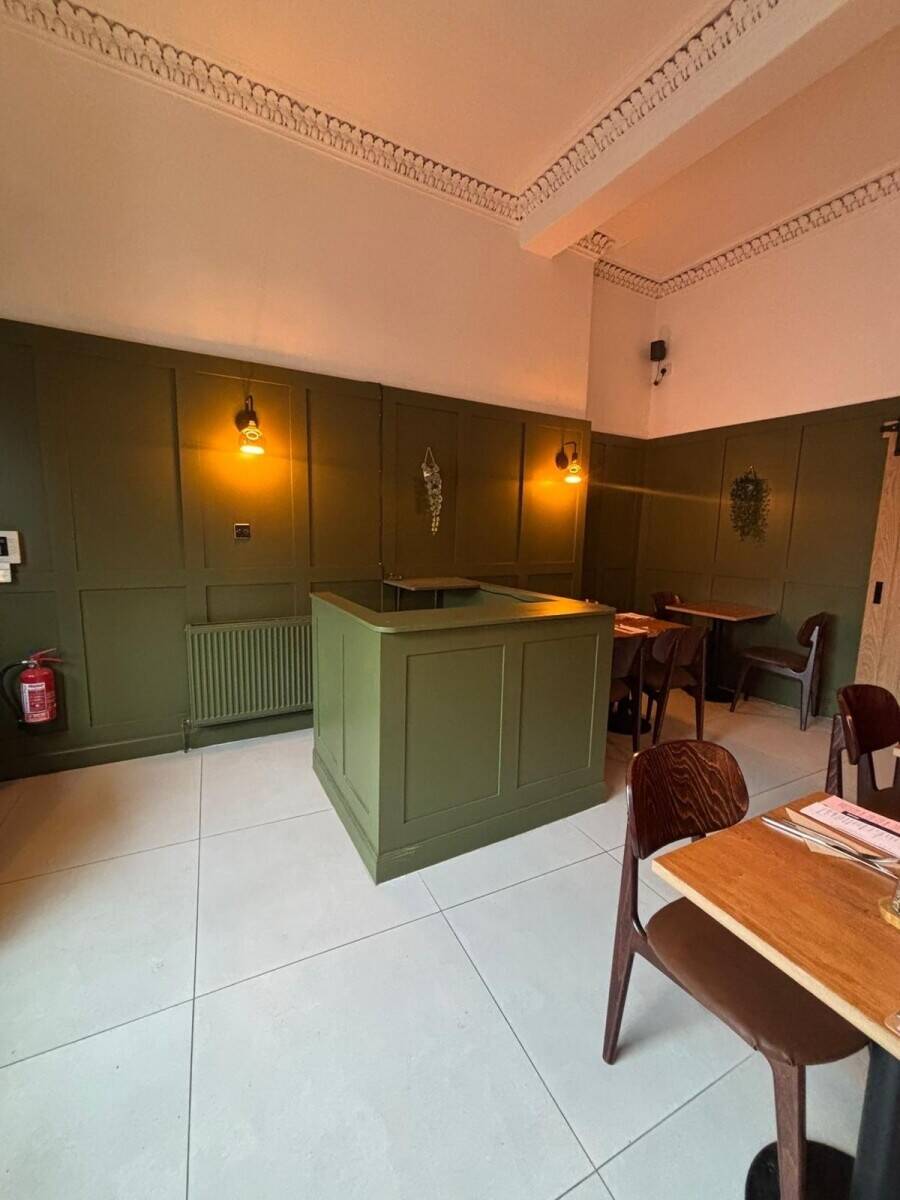Leasehold Restaurant/Cafe for Sale in Southside Edinburgh, Fully Renovated with Ample Space Photo 1