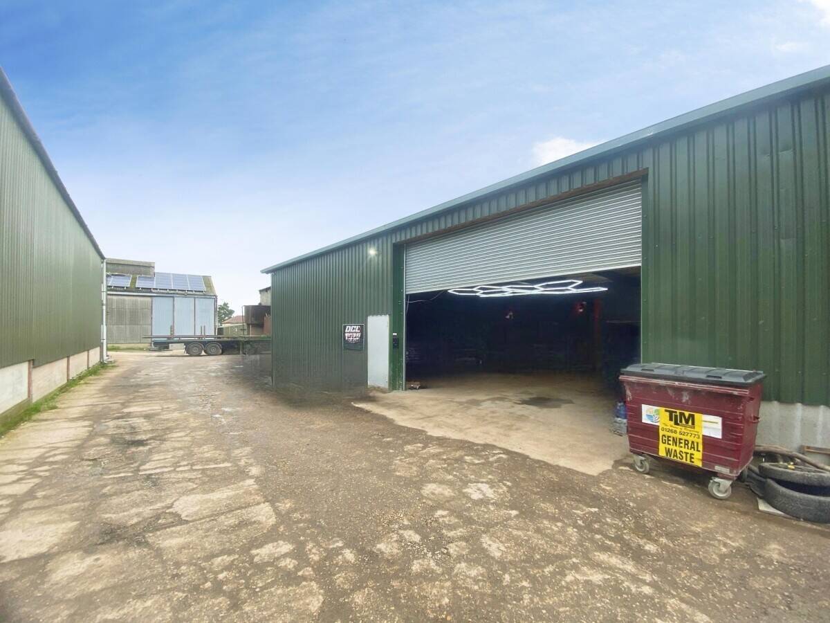 WAREHOUSE TO RENT APPROX 1,886SQFT - BEECHES ROAD, HULLBRIDGE - £1,800PCM Photo 1