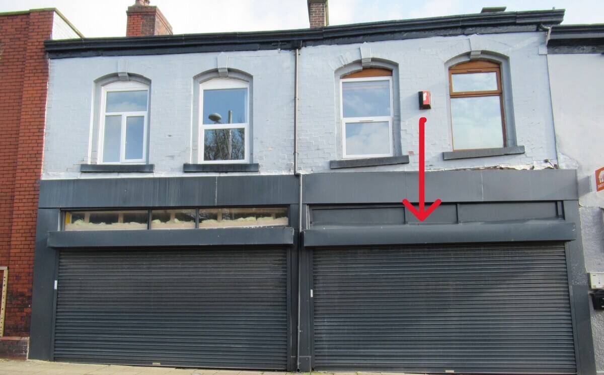 SHOP TO LET CLOSE TO BLACKBURN TOWN CENTRE Photo 1