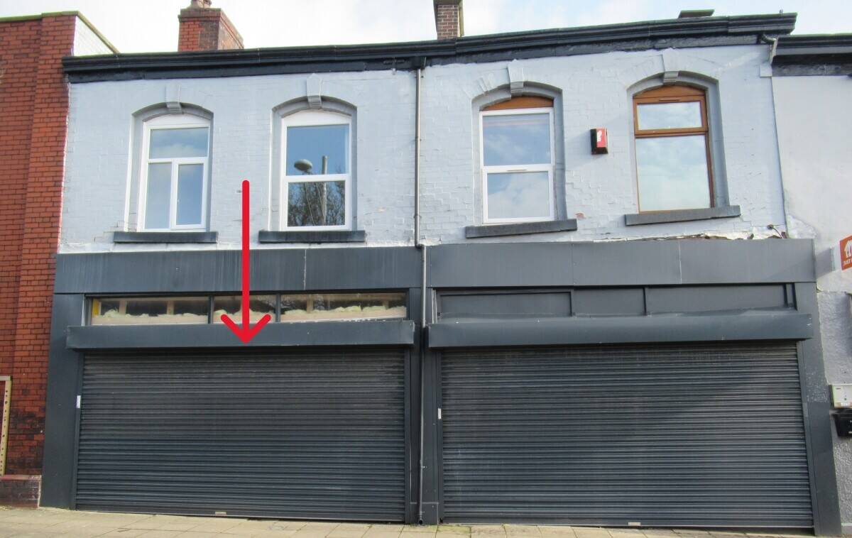 GROUND FLOOR SHOP TO LET IN BLACKBURN Photo 1