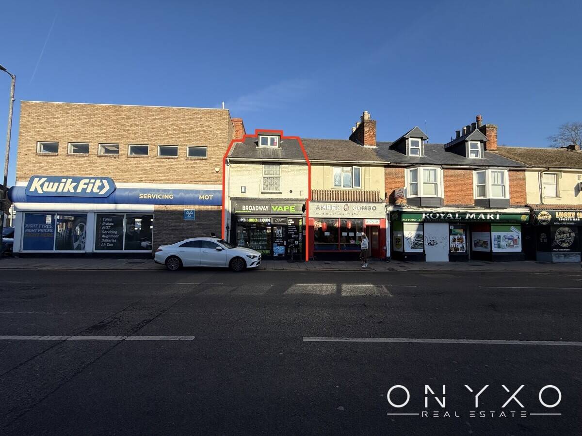 Mixed Use Investment with Commercial Unit and Apartment in Bedford Bedfordshire Photo 1