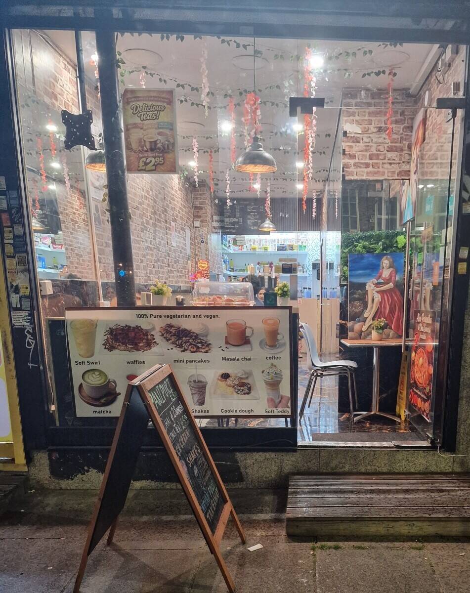 Café for sale in Camden with high morning foot traffic and potential for extended hours Photo 1