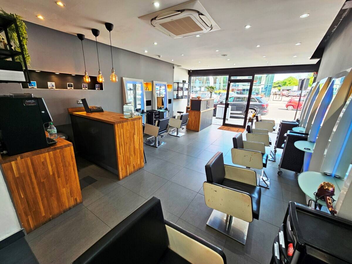 Freehold hair and beauty salon with large 3-bedroom flat in South East London for sale Photo 1