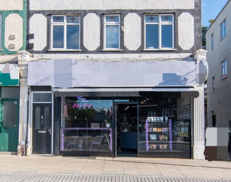 Well-Established Coffee Shop for Sale in East London  Prime Location with Excellent Growth Potential Photo 1