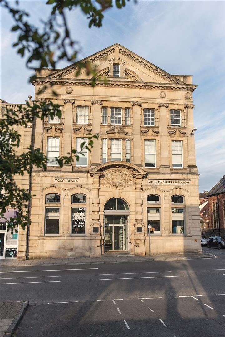 A stunning grade ii listed office which has been extensively refurbished to the highest standard. the office provides approx. 218 ft² but also be Photo 1