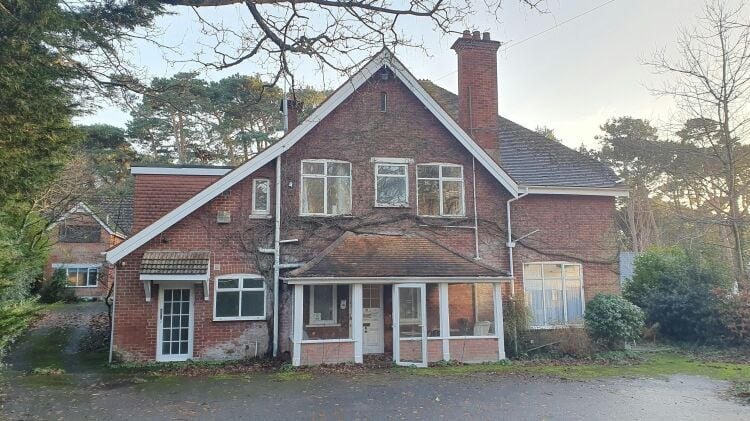 26-Bedroom Care Home in Poole Dorset on 0.6 Acres with Modern Amenities Photo 1