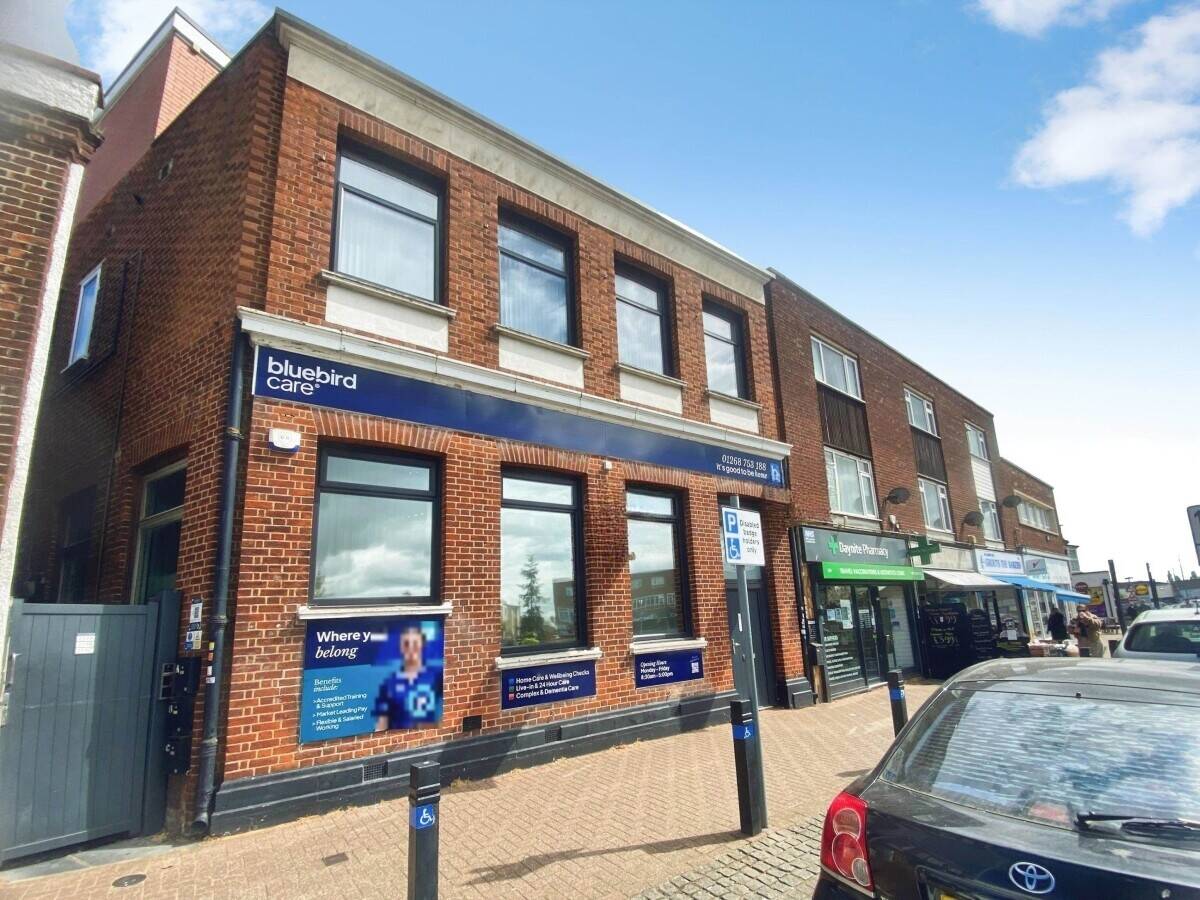Mixed-use investment property in Benfleet Essex with commercial unit and residential flats Photo 1