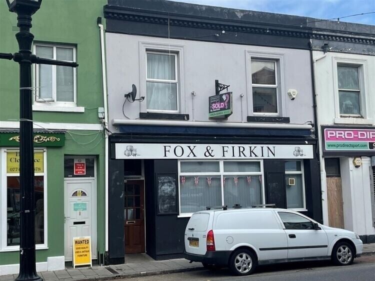 Prime Freehold Public House in Torquay Ready for Instant Exchange Photo 1