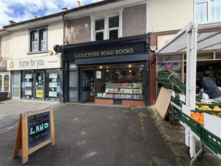Mixed-use investment in Bristol with retail space, two studio apartments, and a garage Photo 1