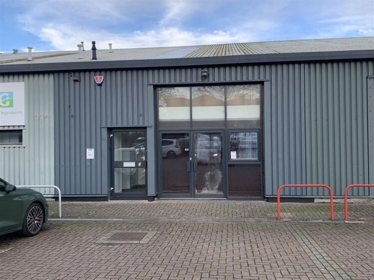 Industrial Unit for Sale in Bristol with Open Plan Office Layout and Five Parking Spaces Photo 1