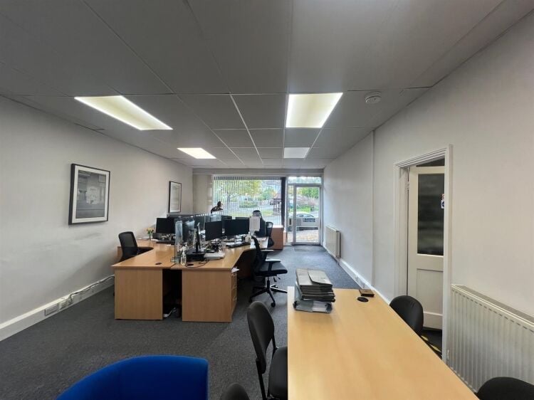 A well presented ground floor shop/office of approx. 700 ft² including toilet and kitchen facilities, situated in a highly desirable and prominen Photo 1