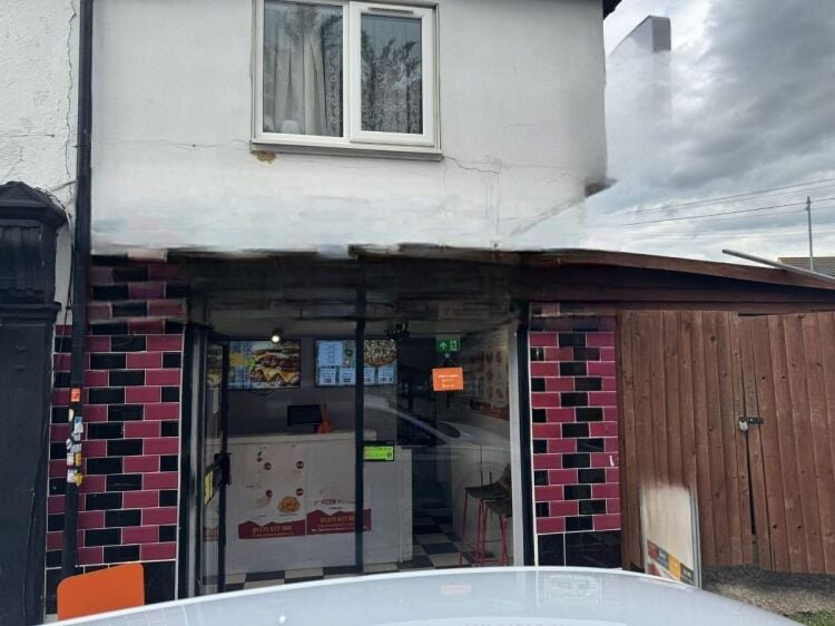 PROFITABLE PIZZA TAKEAWAY BUSINESS WITH HUGE POTENTIAL FOR SALE IN ESSEX/ Ref: CS0788 Photo 1