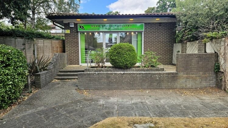 Standalone Medical Unit for Sale in Central Ferndown, Dorset, 538 sq ft with Parking Spaces Photo 1