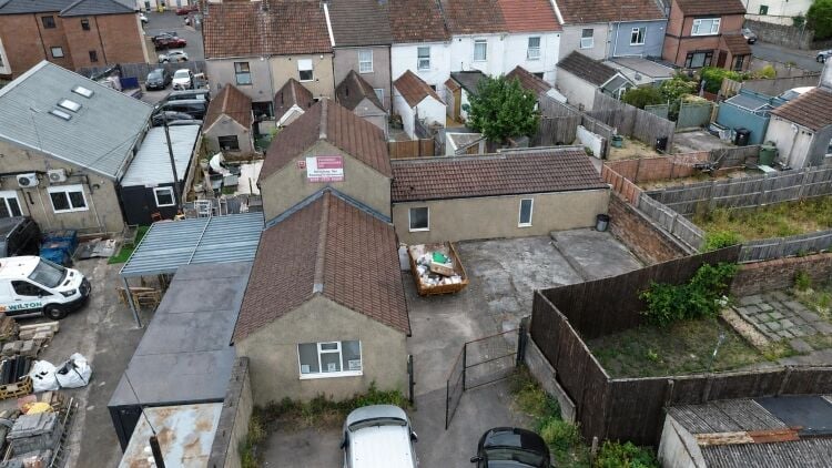 Self-Contained Office Building for Sale in Bristol with Storage Yard and Parking Photo 1