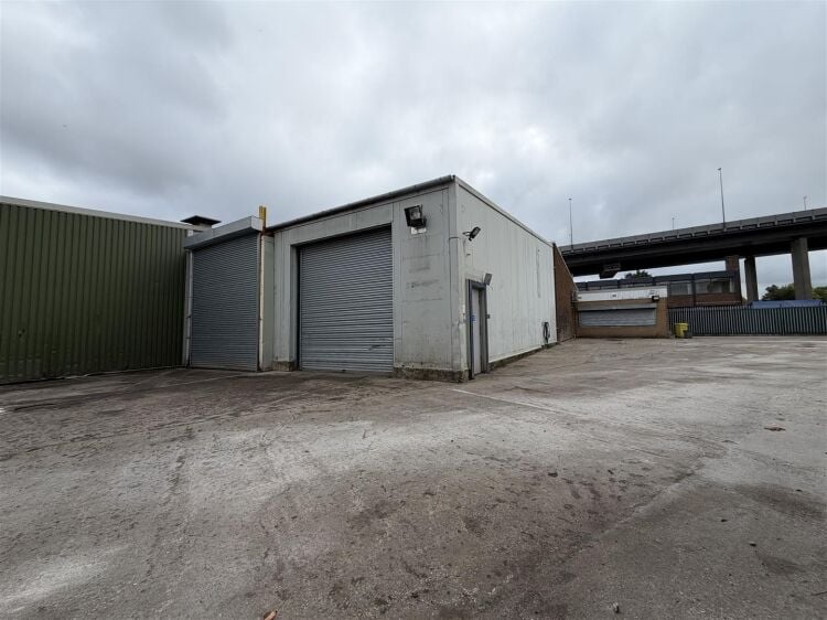 An end of terrace industrial unit measuring approximately 5,886 sq ft (546.8 sq m). the unit benefits from a spacious yard to the side and front provi Photo 1