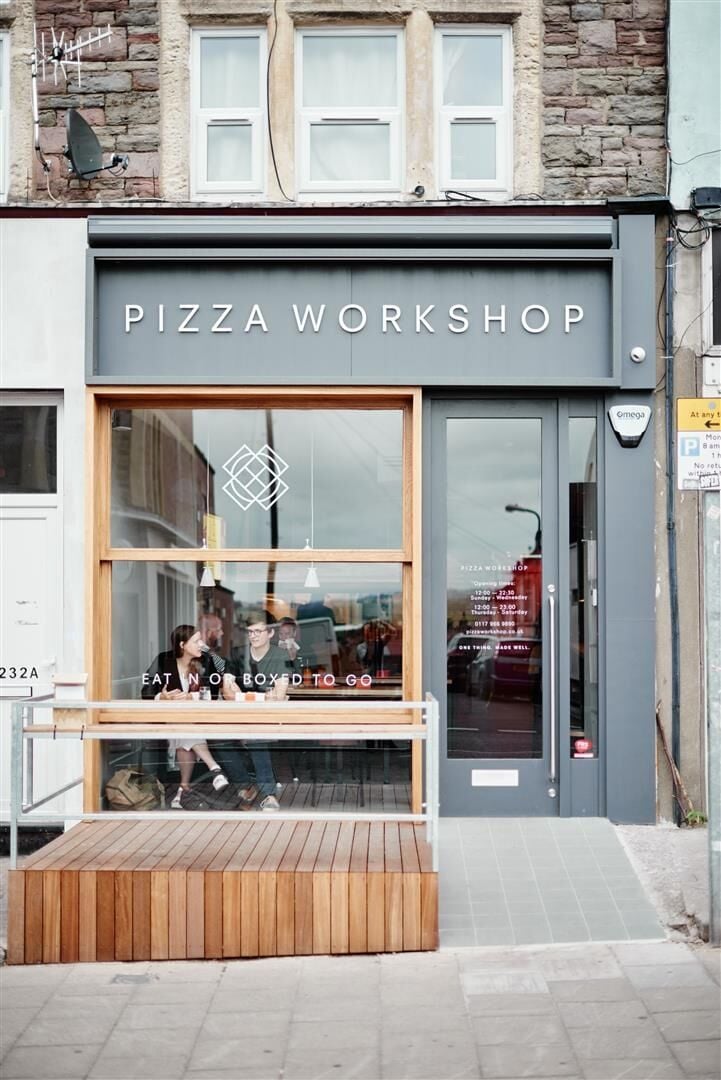 A rare opportunity to purchase a restaurant lease located in a prime trading position on north street. the restaurant is very well presented, measurin Photo 1