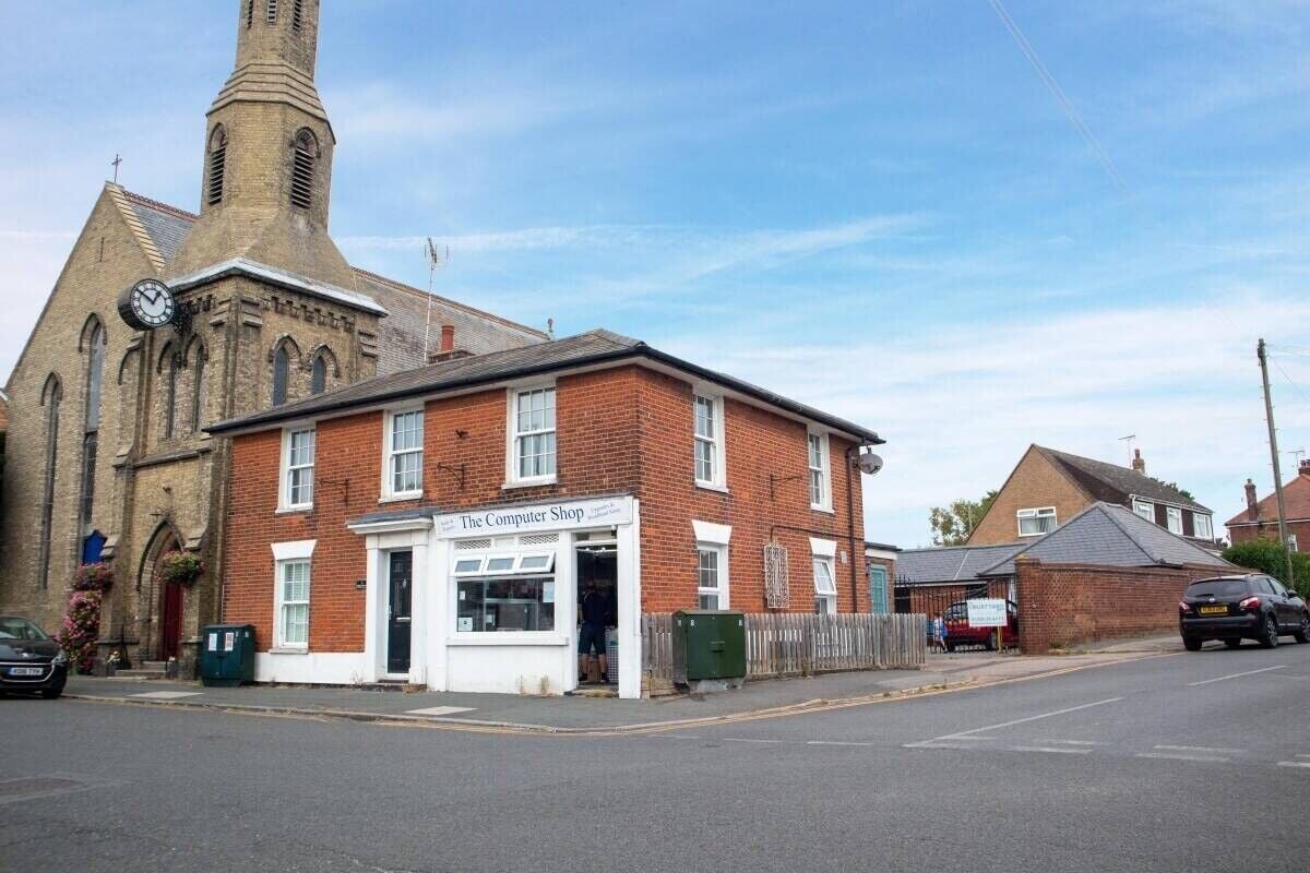 Essex Property: Six Bedroom Guest House & Three Bedroom Family Home in Central Colchester Photo 1