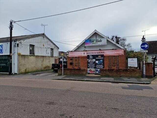 RETAIL SHOP & STORE - APPROX. 1,785 SQ. FT. (166 SQ. M.) Photo 1