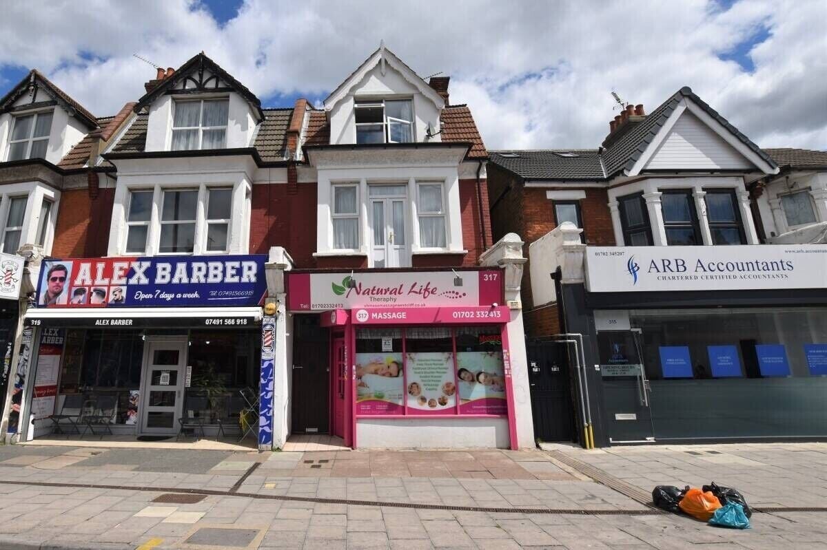 Retail Shop and Two Flats Investment Opportunity in Westcliff on Sea Essex Photo 1