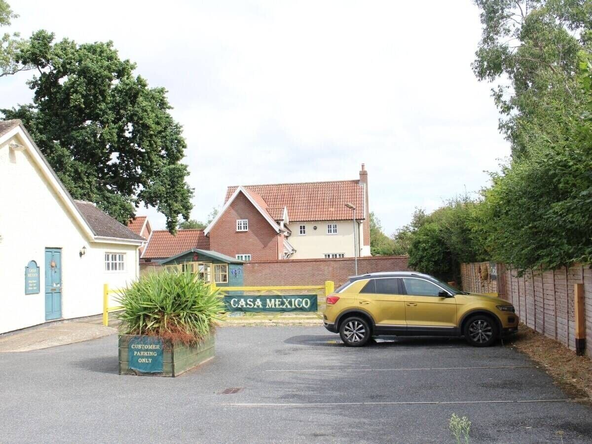 Spacious Former Suffolk Pub with Development Potential, Ideal for Various Uses Photo 10