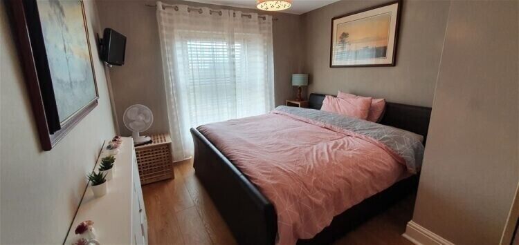 Charming Four-Bedroom Detached Property with Business Space in Barnsley, South Yorkshire Photo 10