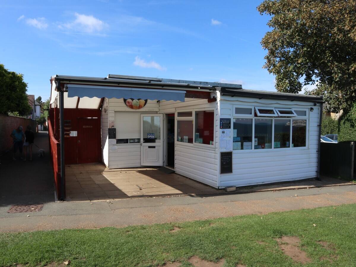 Unique Opportunity to Own a Cliffside Coastal Café in Scenic Shanklin, Isle of Wight Photo 10
