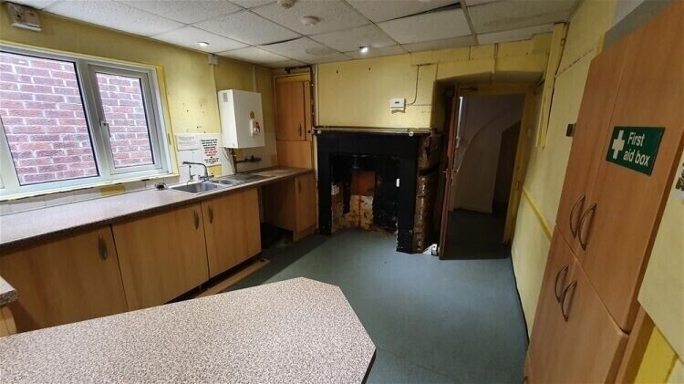 Prime Auction Lot - Former Magazine Offices at 31 High Street, Stalbridge, Dorset For Sale Photo 10