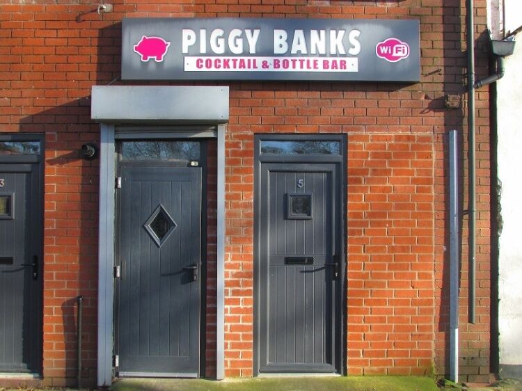 Prime Location, Highly Popular Free of Tie Bar in Bolton Manchester for Sale Photo 10