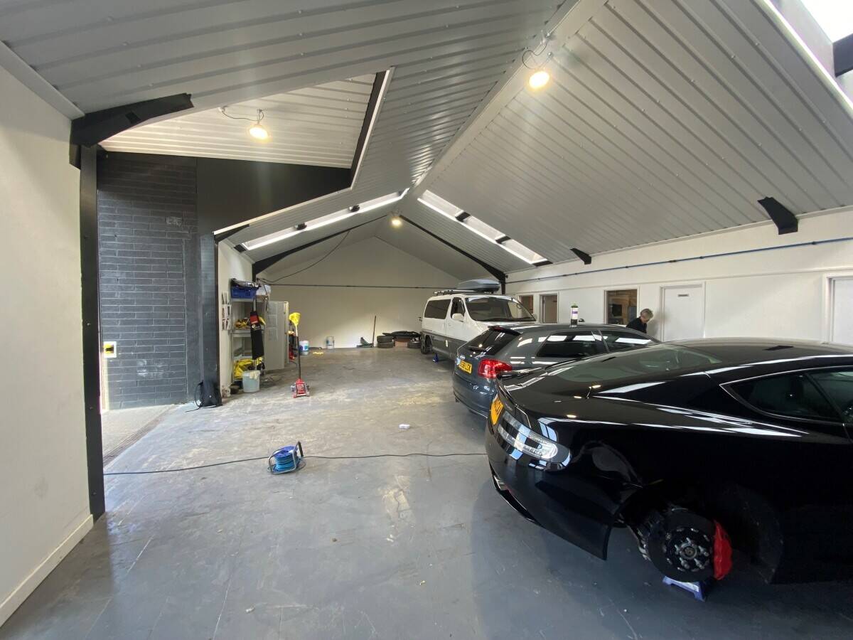 Prime Industrial Units for Sale in Benfleet's Esteemed Manor Trading Estate, Approx. 1,800 - 3,600 S Photo 10