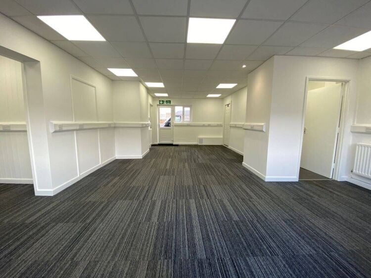 Prime Ground Floor Commercial Space with Rear Yard Available in Tilehurst, Reading Photo 10