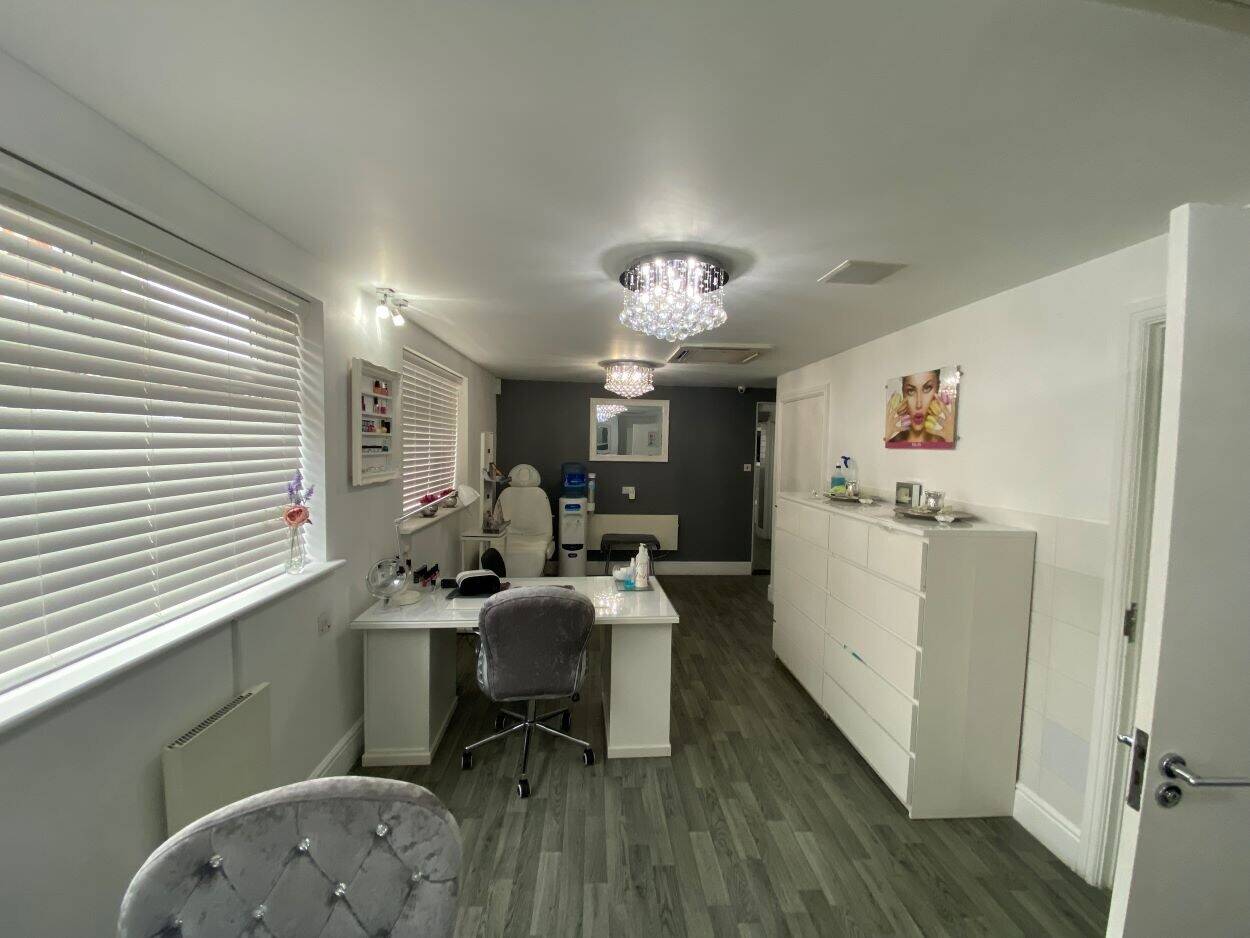 Turnkey Beauty Salon & Sun Tanning Space on Oxford Road, Reading Berkshire Photo 10