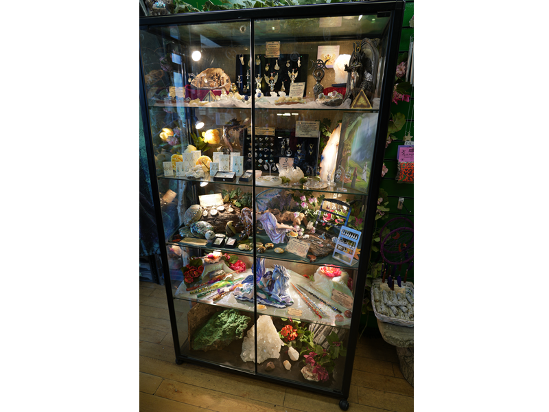 Charming Gift Shop Wildwood in Glastonbury Somerset Up for Sale Photo 10