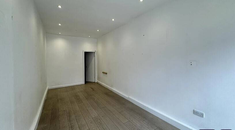 Prime Property with 0 business rates and basement in Harlesden town center Photo 10