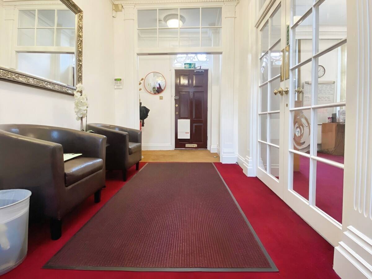 Prime Freehold E-Class Commercial Office for Sale in Central Reading, Berkshire - Immediate Vacancy Photo 10