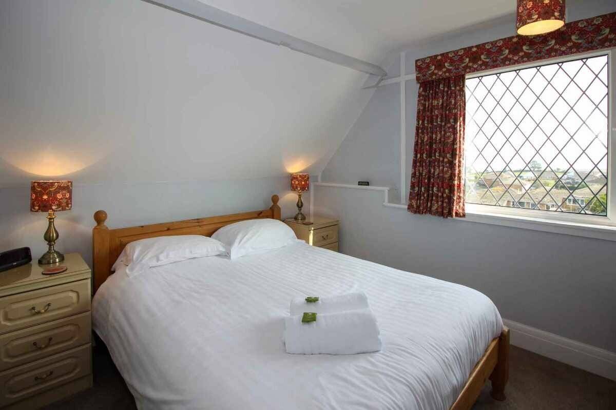 Guest House with Seven Letting Rooms and Two Luxury Apartments in Brixham Devon Photo 10