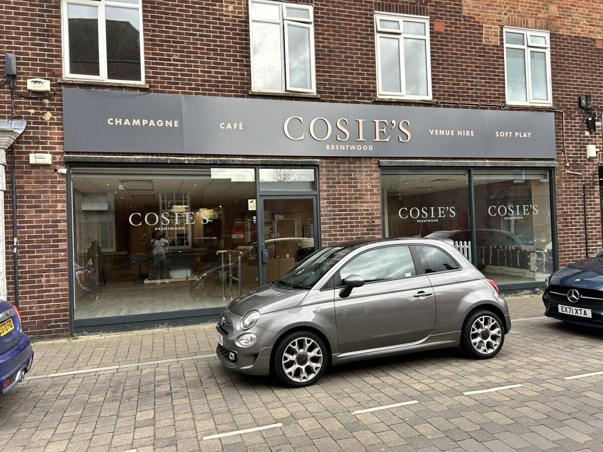 Thriving family-friendly coffee shop with soft play and venue hire in bustling Brentwood location Photo 10
