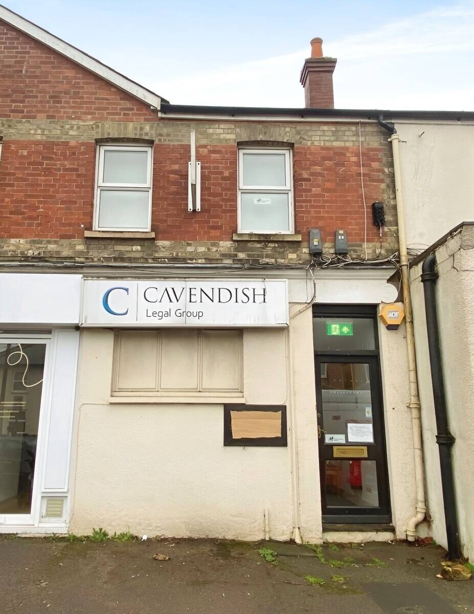 Commercial Premises over two levels to let in Tilehurst, Reading, Berks - Circa.1250sq.ft Photo 1