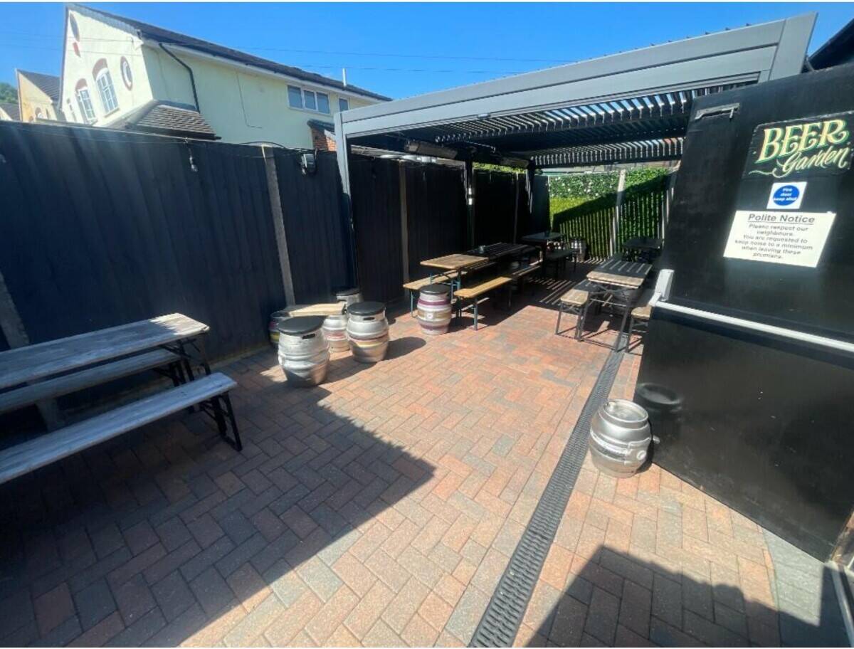 Freehold Award-Winning Micropub and Coffee House with Residential Investment in Leicester Photo 10