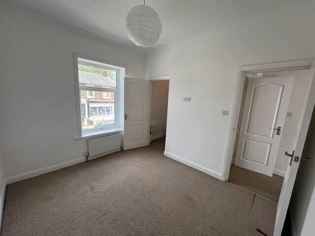 Shop and Flat To Let in Popular Parade of Shops Photo 10
