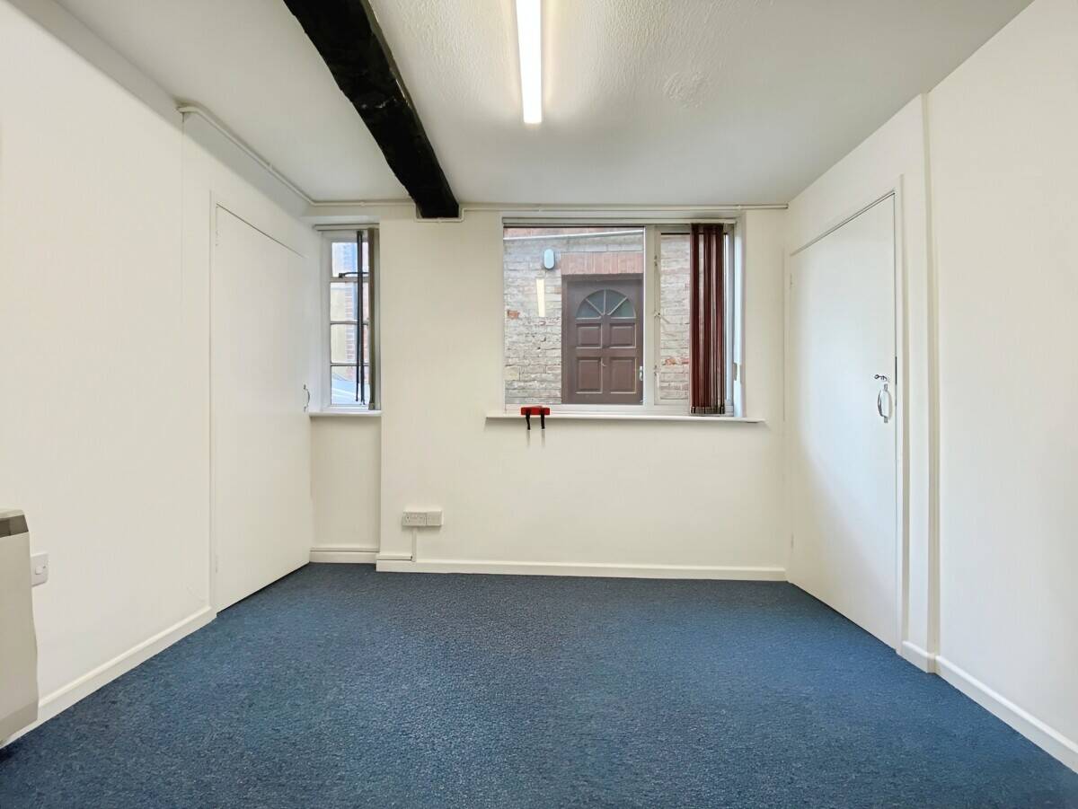 Prime E-Class Commercial Space Available for Rent in Central Reading, Berkshire Photo 10