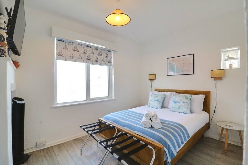 Prime Freehold Holiday Apartments in Walton on the Naze, Ideal Airbnb Investment Photo 10